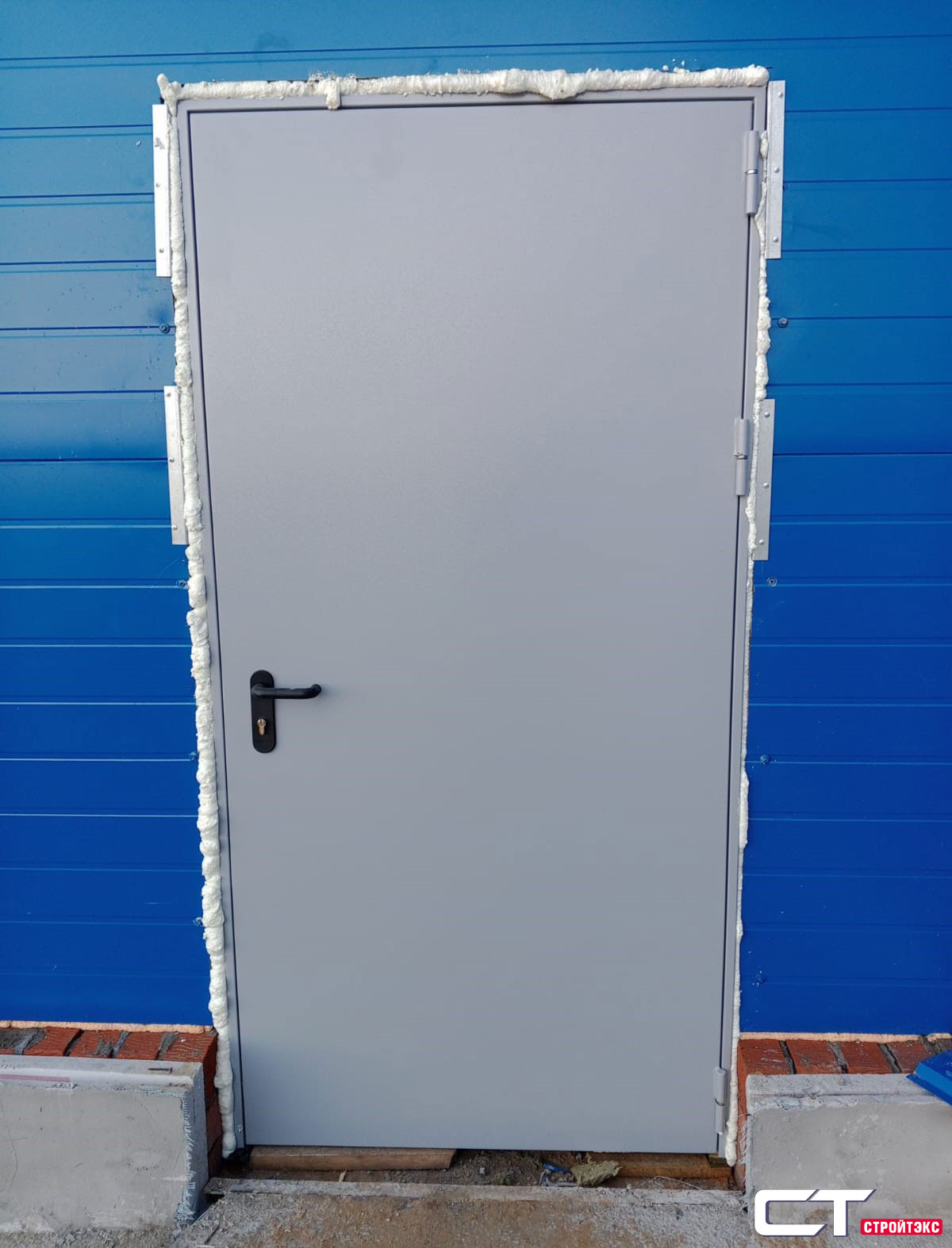 Дверь противопожарная металлическая EIS60 с накладкой из нержавеющей стали однопольная глухая